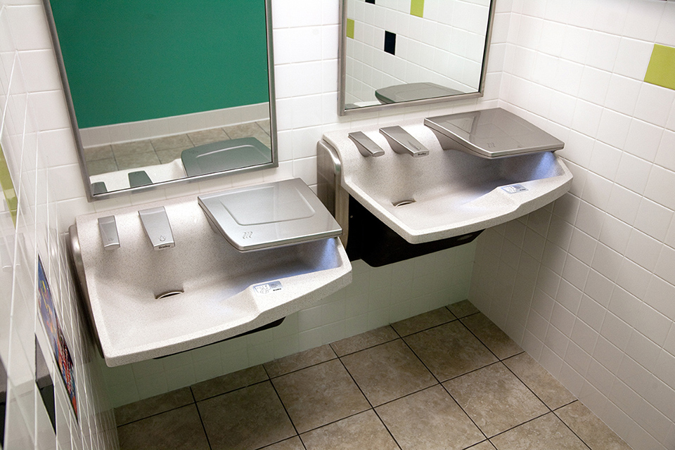 2 station 3-in-1 Advocate AV-series sink with co-located soap water and hand drying